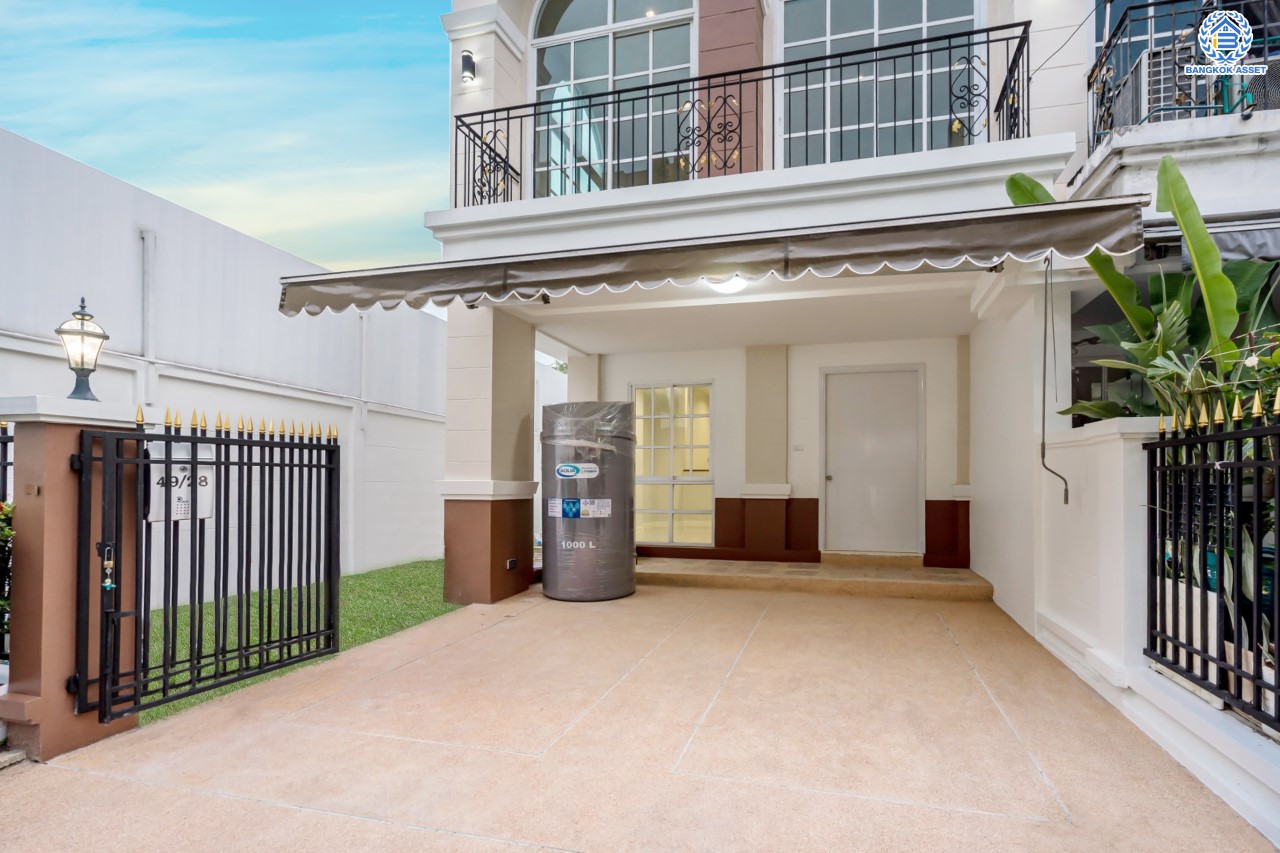 บ้านมือสอง ทาวน์โฮม 3 ชั้น หลังมุม ม.พลัสซิตี้พาร์ค เกษตร-นวมินทร์ เนื้อที่ 33.60 ตร.ว. ฟังก์ชัน 3 ห้องนอน 4 ห้องน้ำ จอดรถได้ 2 คัน บนทำเลศักยภาพ เชื่อมต่อถนนหลายสาย เข้าเมืองก็เป็นเรื่องง่าย ใกล้รถไฟฟ้าสายเขียวอ่อน สถานี "ม.เกษตรศาสตร์" และ ใกล้จุดขึ้นทางด่วน "ฉลองรัช"...